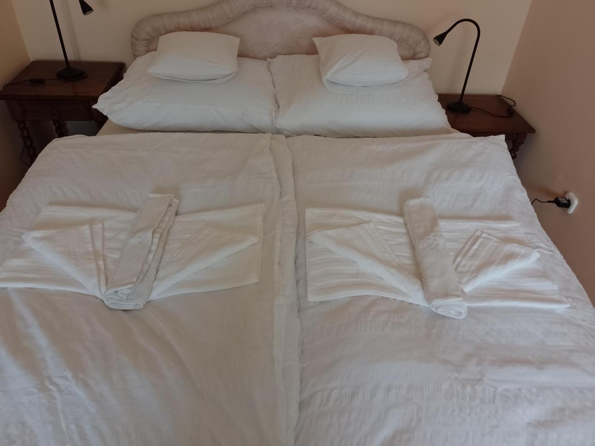 Belvarosi Classic Apartman 85 Square Meters Szombathely Esterno foto