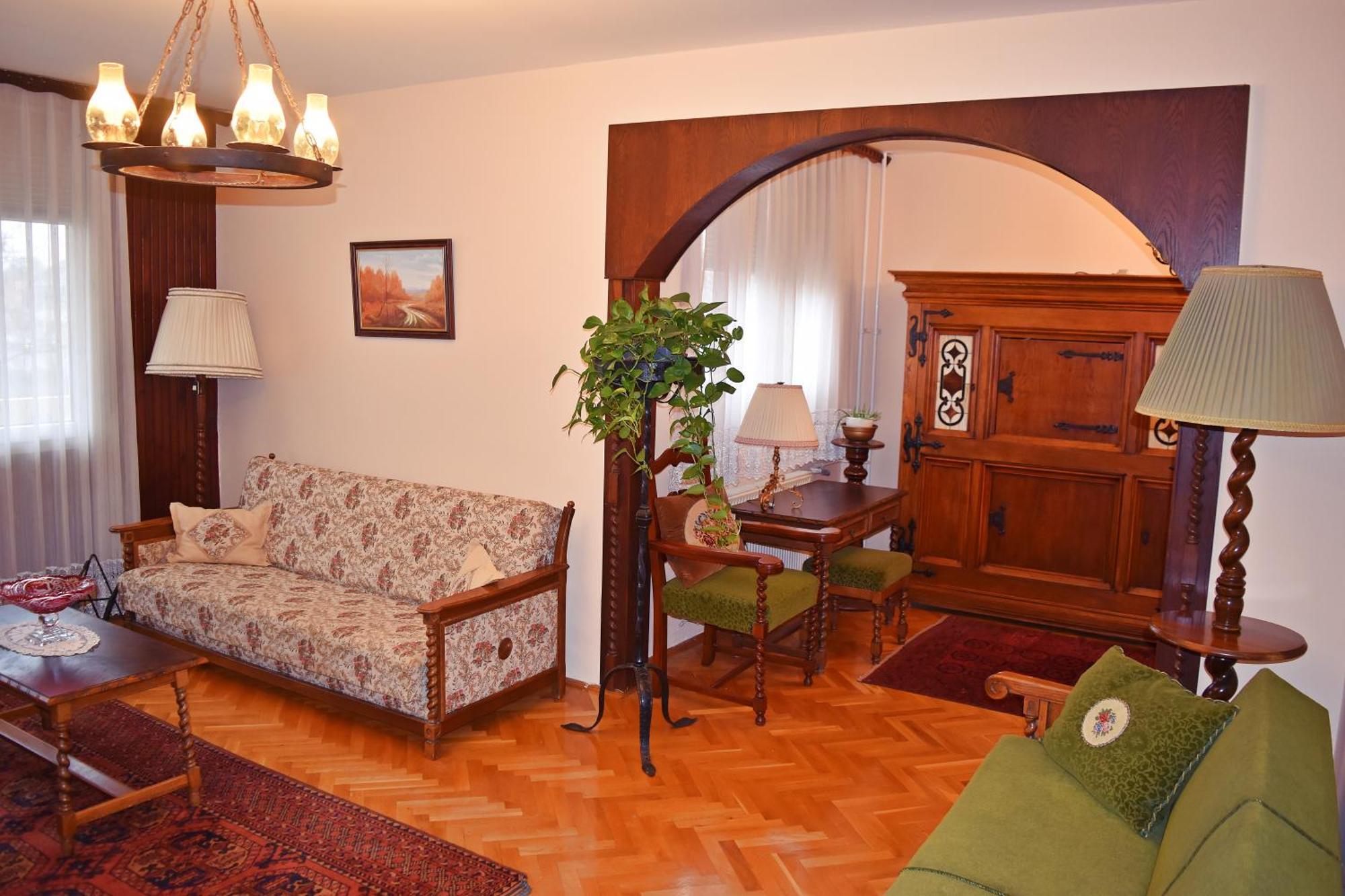 Belvarosi Classic Apartman 85 Square Meters Szombathely Esterno foto