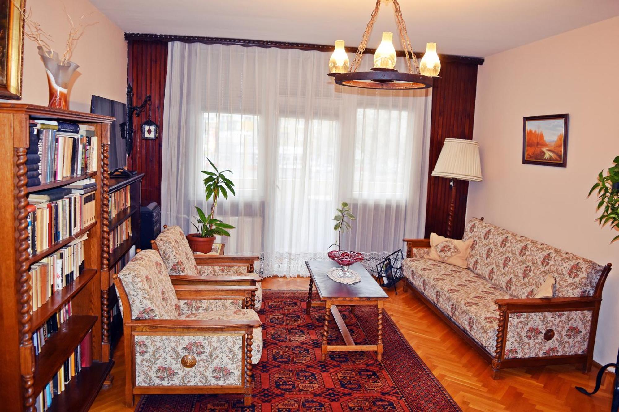 Belvarosi Classic Apartman 85 Square Meters Szombathely Esterno foto